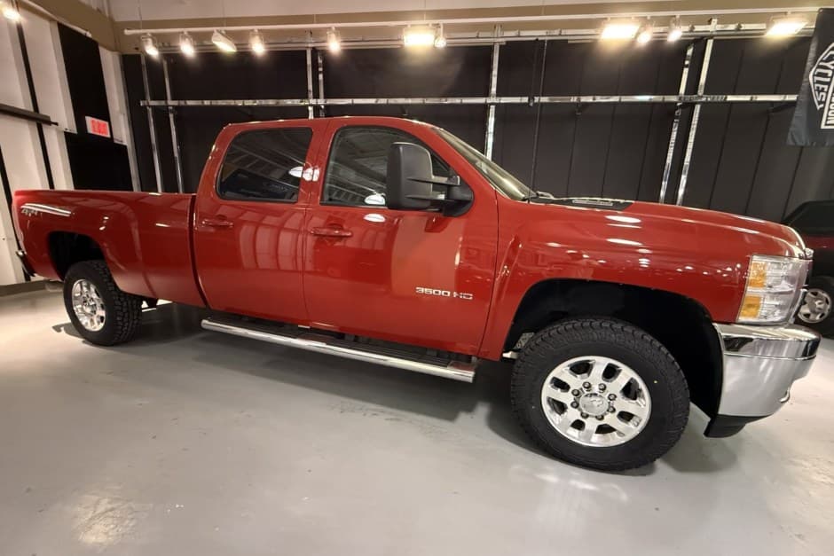 2013 Chevrolet Silverado GMT900 Heavy Duty (2007-2014) sold for $34,500