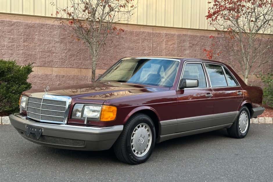1986 Mercedes-Benz W126 S-Class sold for $14,750