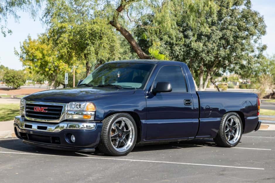 2005 GMC Sierra (GMT800 1999-2007) sold for $23,761
