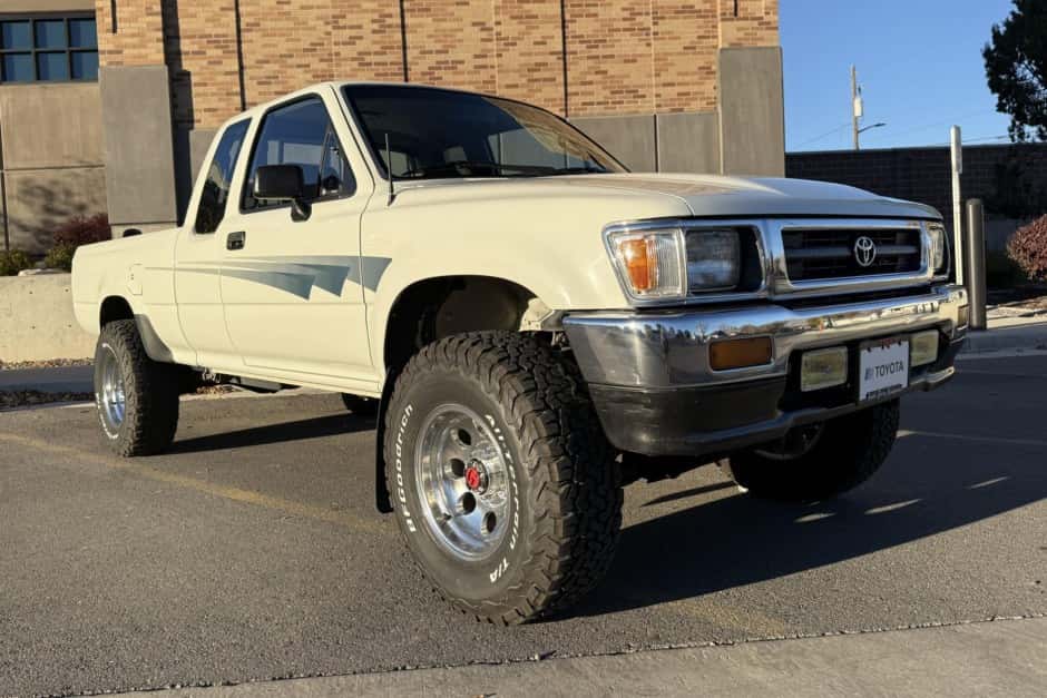 1992 Toyota Pickup (N80/90/100/110 1989-1997) sold for $24,000
