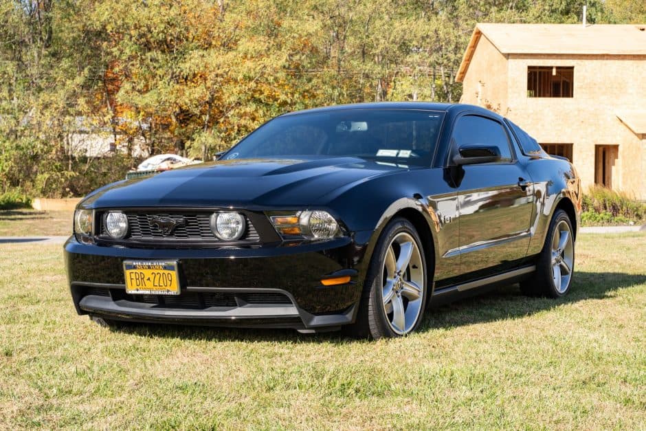 2010 Ford Mustang S197 2005-2014 sold for $17,500