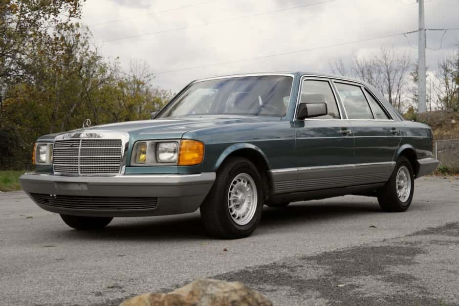 1985 Mercedes-Benz W126 S-Class sold for $16,550