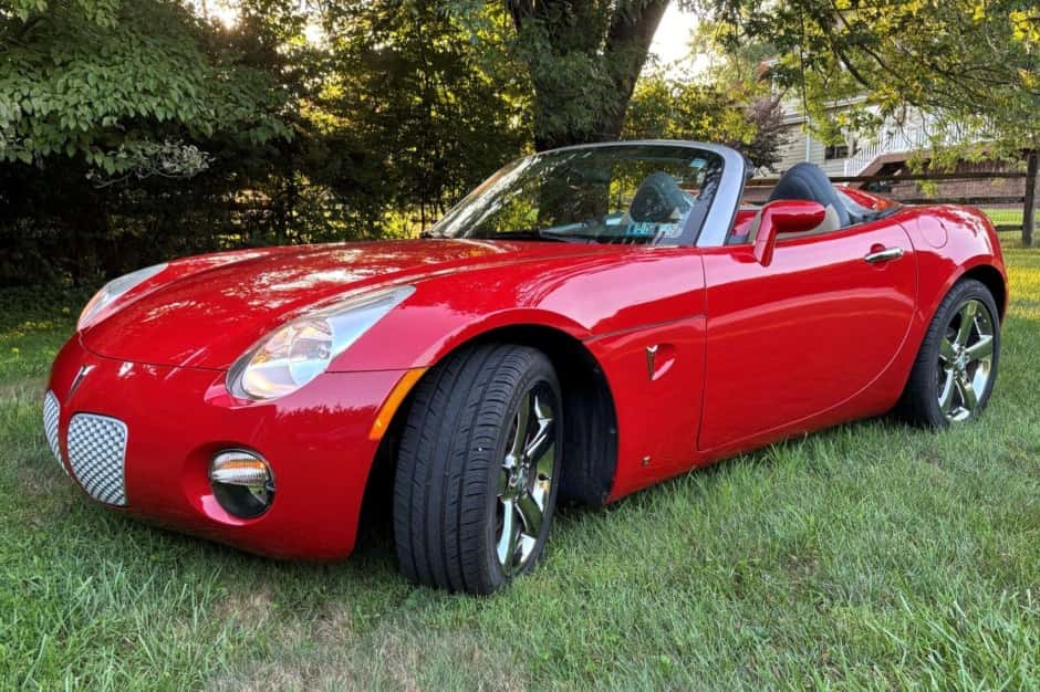 2007 Pontiac Solstice sold for $7,700