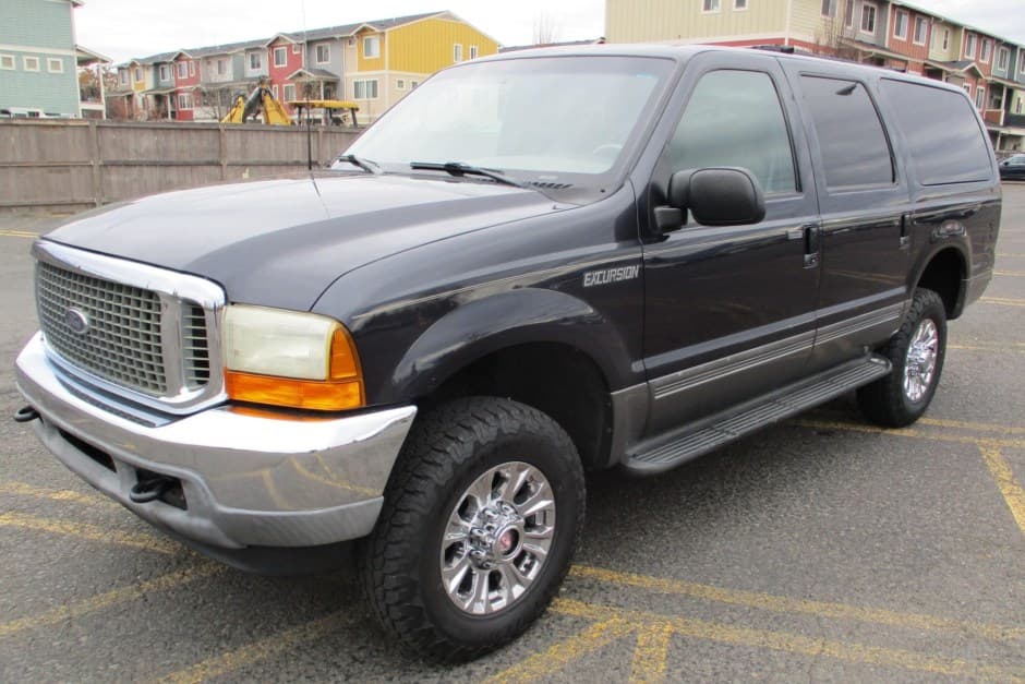 2001 Ford Excursion sold for $7,600