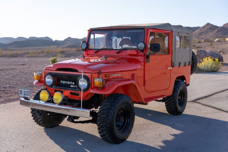 1975 Toyota Land Cruiser FJ40 sold for $15,650
