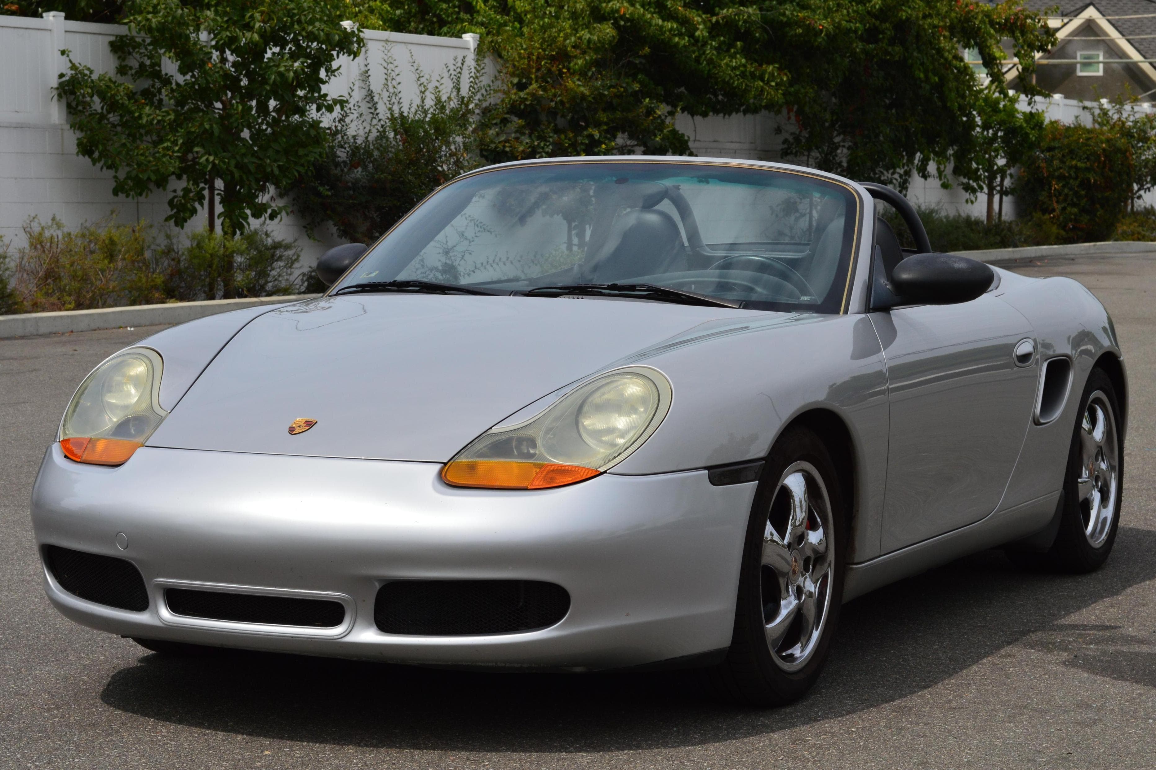 2000 Porsche 986 Boxster sold for $9,000