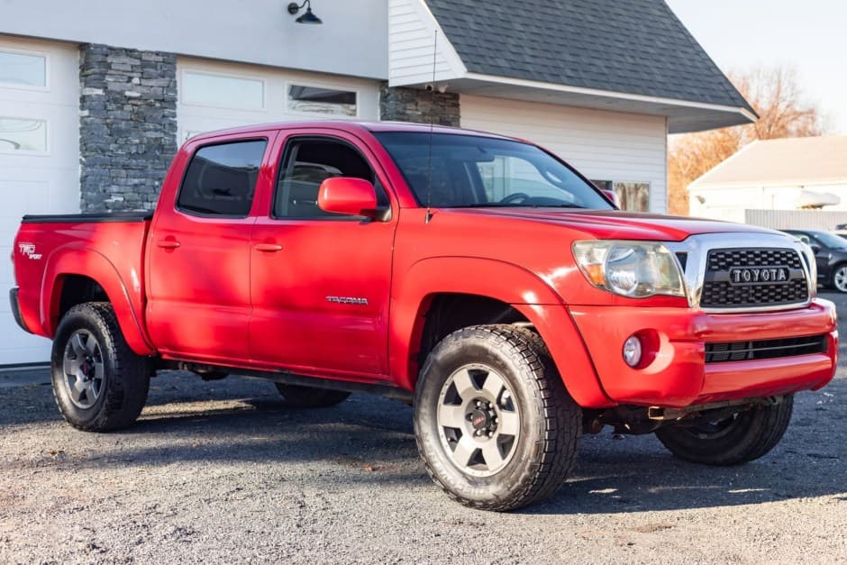 2005 Toyota Tacoma (N2X0 2005-2015) sold for $9,000