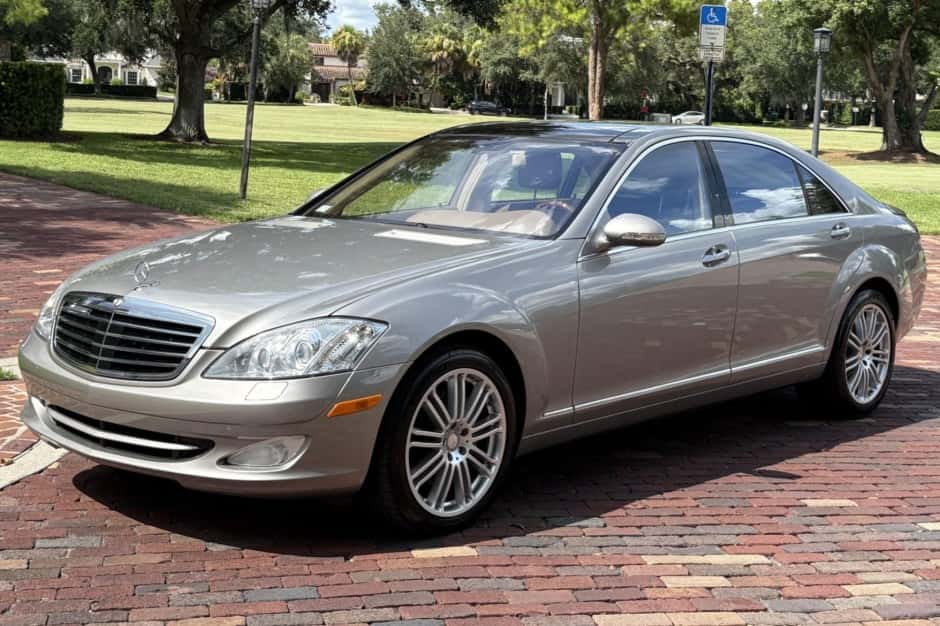 2008 Mercedes-Benz W221 S-Class sold for $26,000