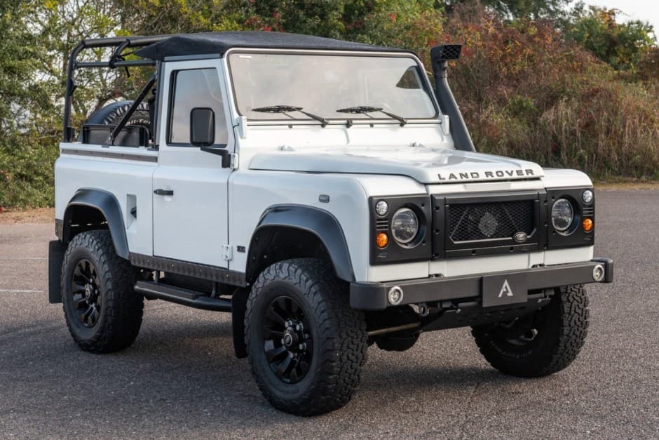 1991 Land Rover 90 / Defender 90 (Euro Spec) sold for $48,000