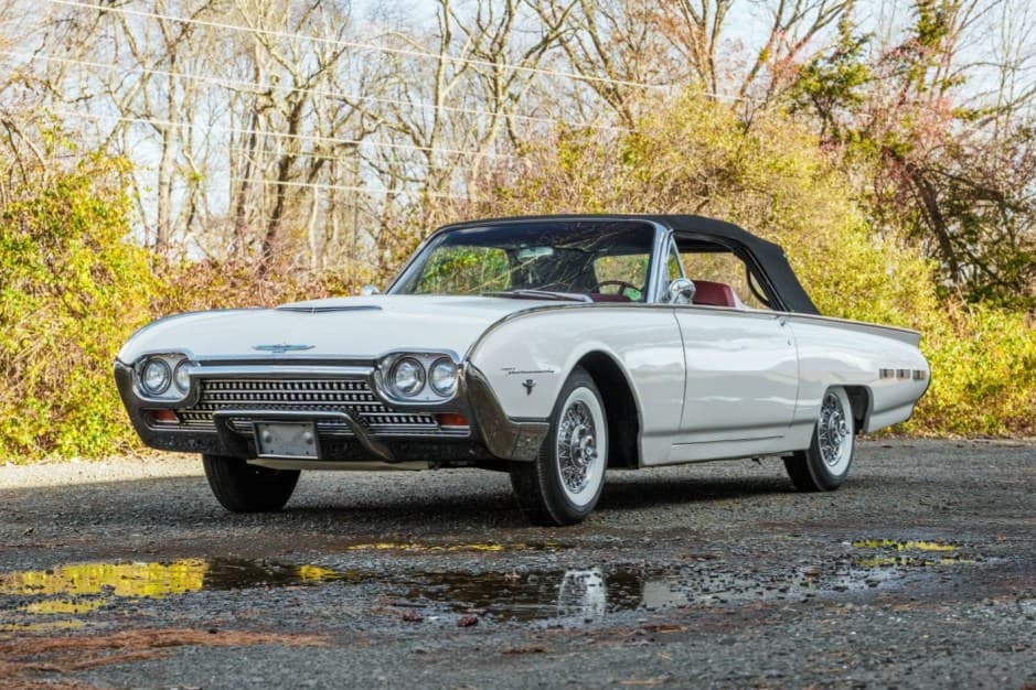 1962 Ford Thunderbird (1961-1963) sold for $33,250