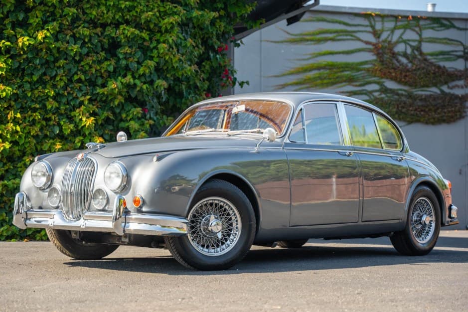 1961 Jaguar Mk II sold for $16,028