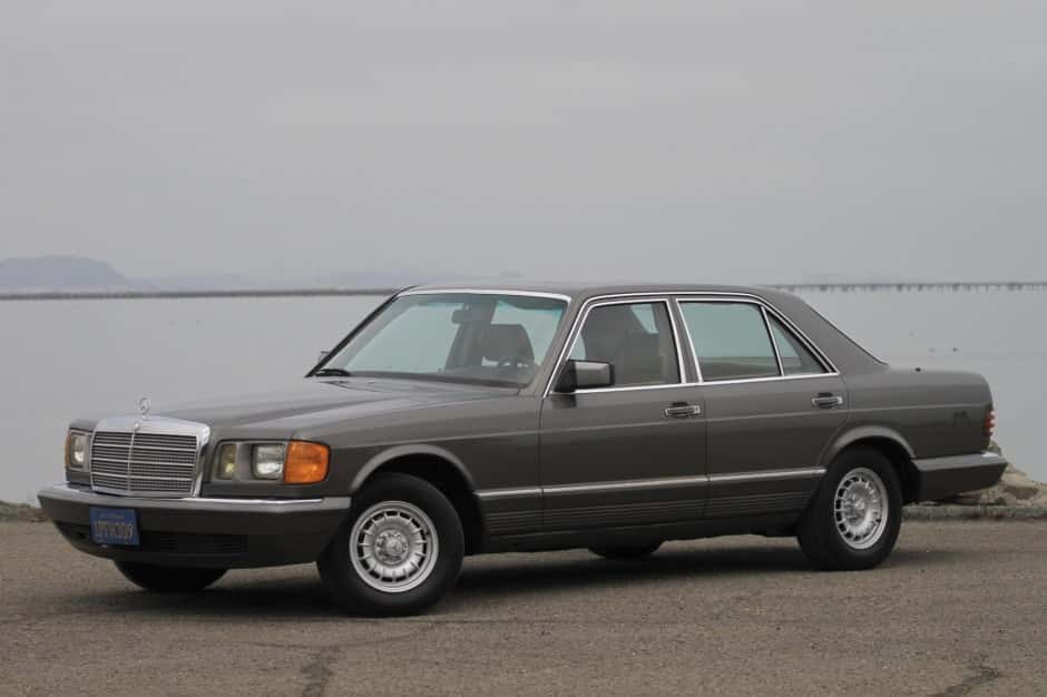 1985 Mercedes-Benz W126 S-Class sold for $9,100