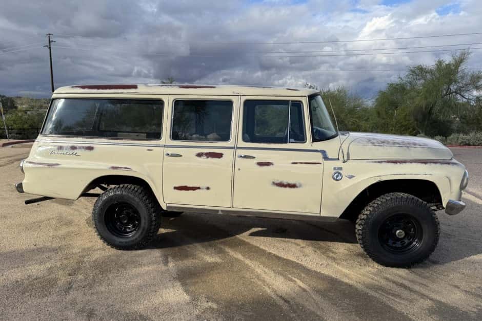 1967 International Harvester Travelall sold for $30,500