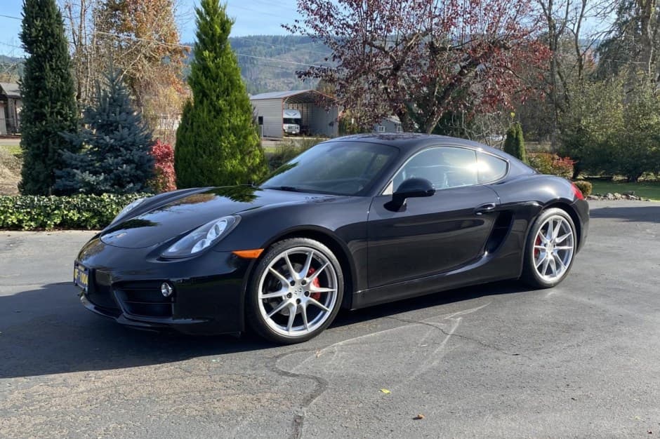 2015 Porsche 981 Cayman sold for $39,981