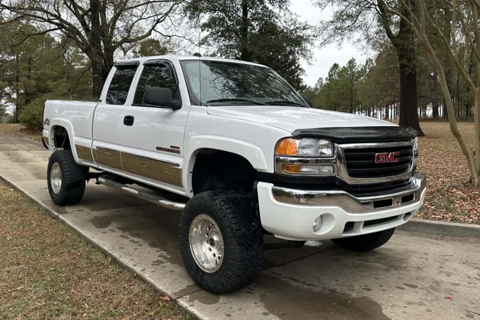 2005 GMC Sierra HD (GMT800 2000-2007) sold for $22,600