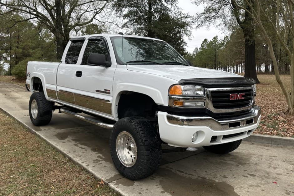 2005 GMC Sierra HD (GMT800 2000-2007) sold for $22,600