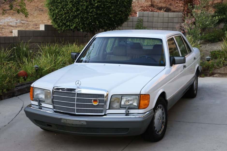 1988 Mercedes-Benz W126 S-Class sold for $13,350