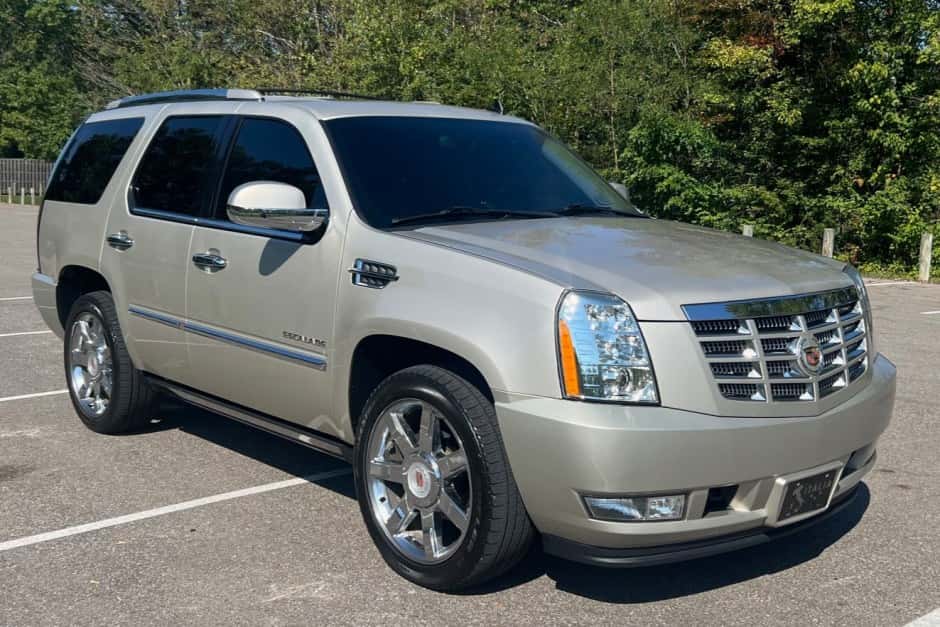 2013 Cadillac Escalade & EXT GMT900 (2007-2014) sold for $18,000