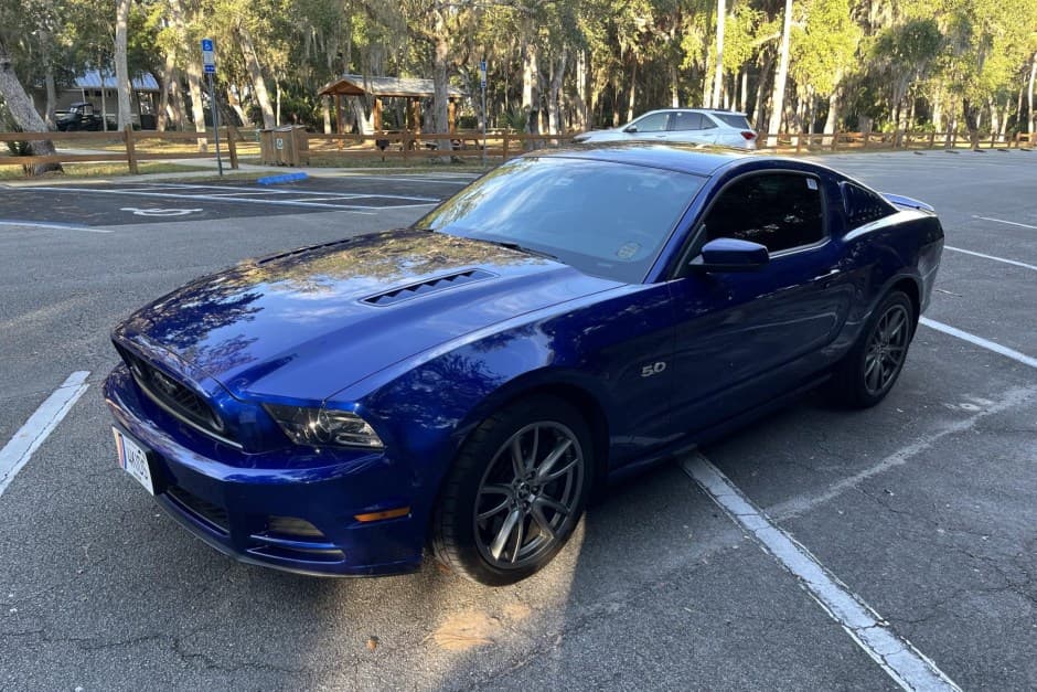 2014 Ford Mustang S197 2005-2014 sold for $19,000