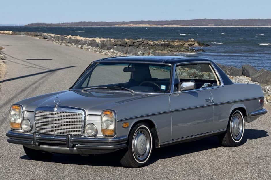 1975 Mercedes-Benz W114 & W115 sold for $9,900