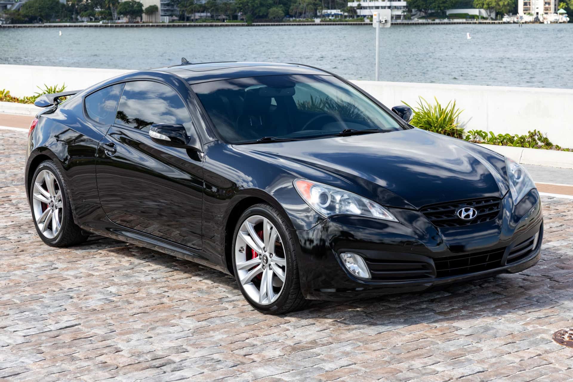 2011 Hyundai Genesis Coupe sold for $7,977