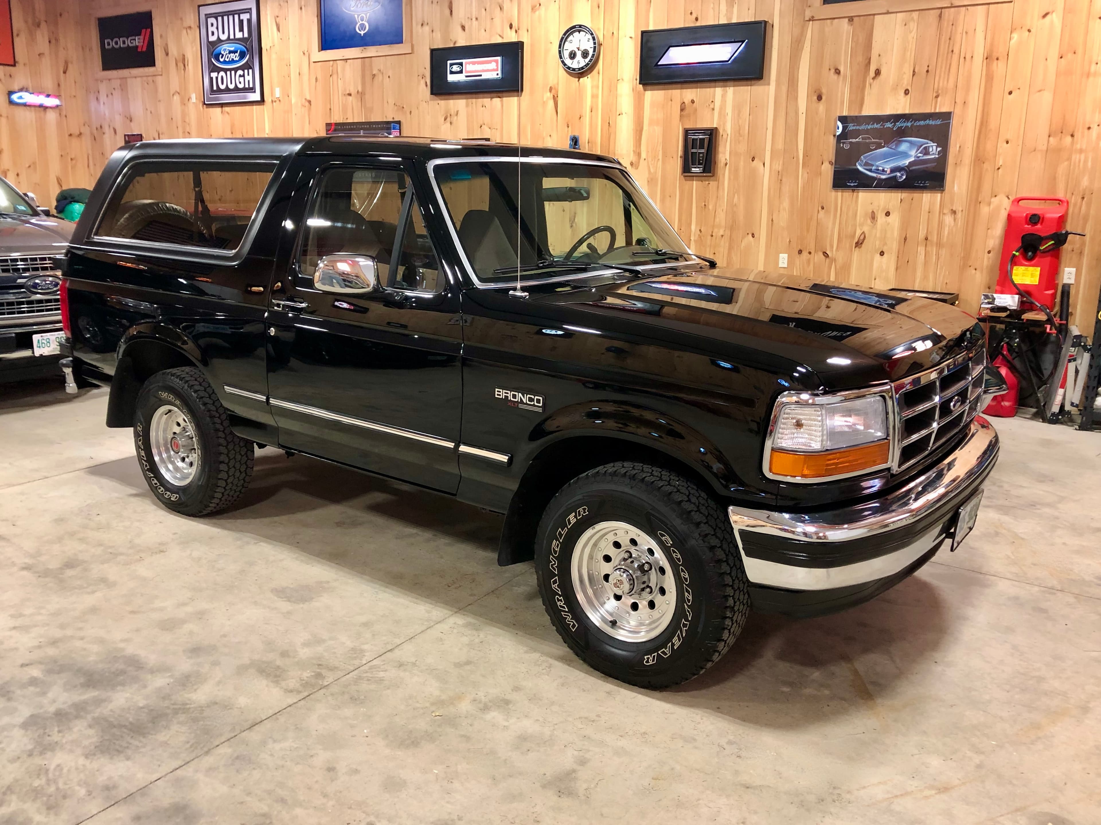 1993 Ford Bronco sold for $0