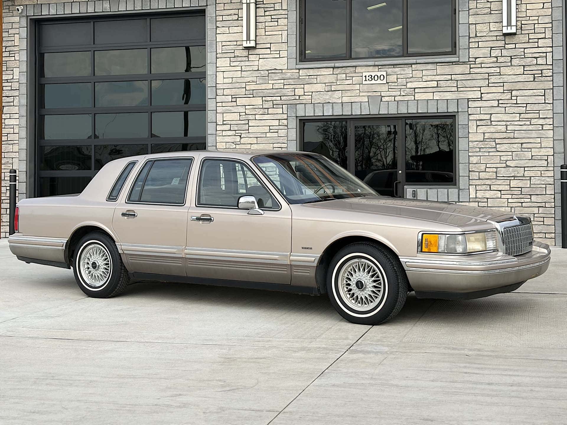 1993 Lincoln Town Car sold for $4,100