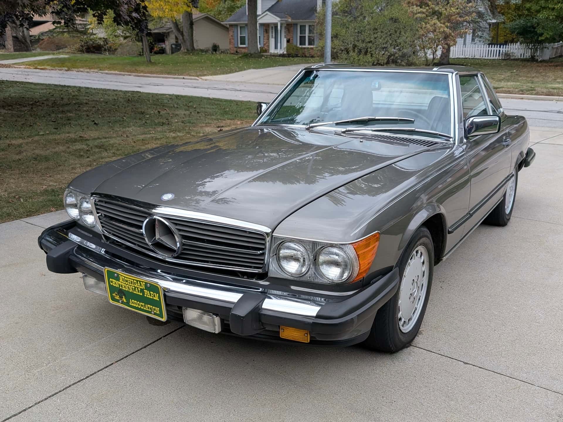 1986 Mercedes-Benz 560 SL sold for $18,000