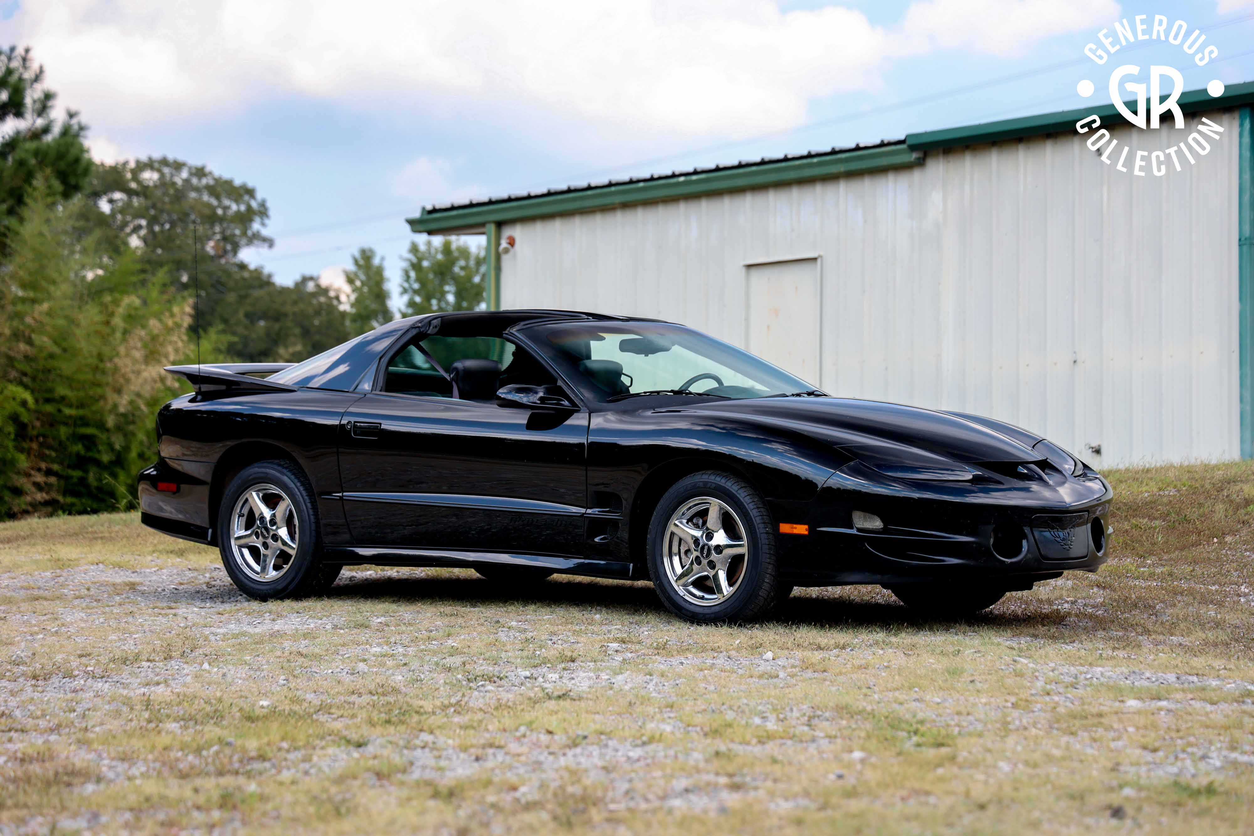 2000 Pontiac Firebird Trans Am sold for $10,881