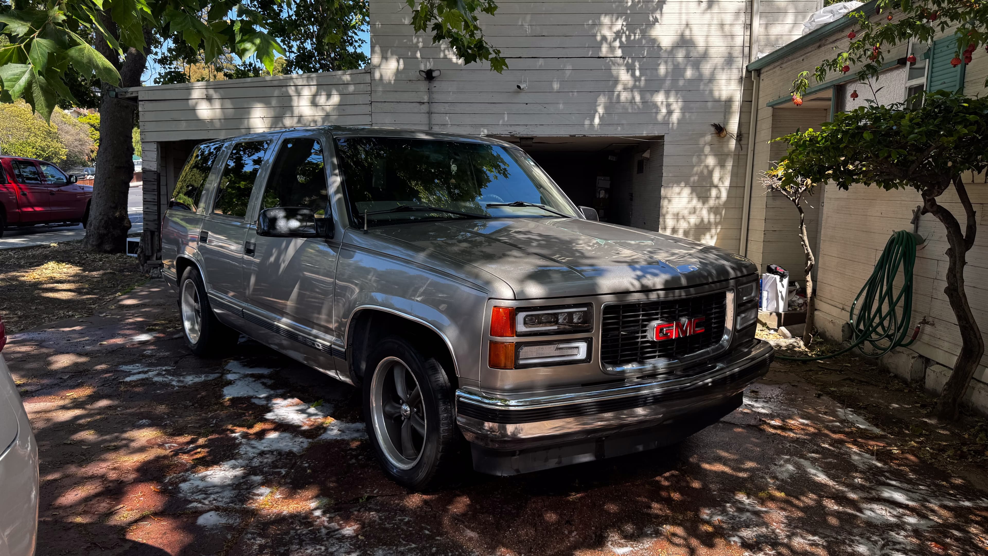 1999 GMC Yukon sold for $1,105