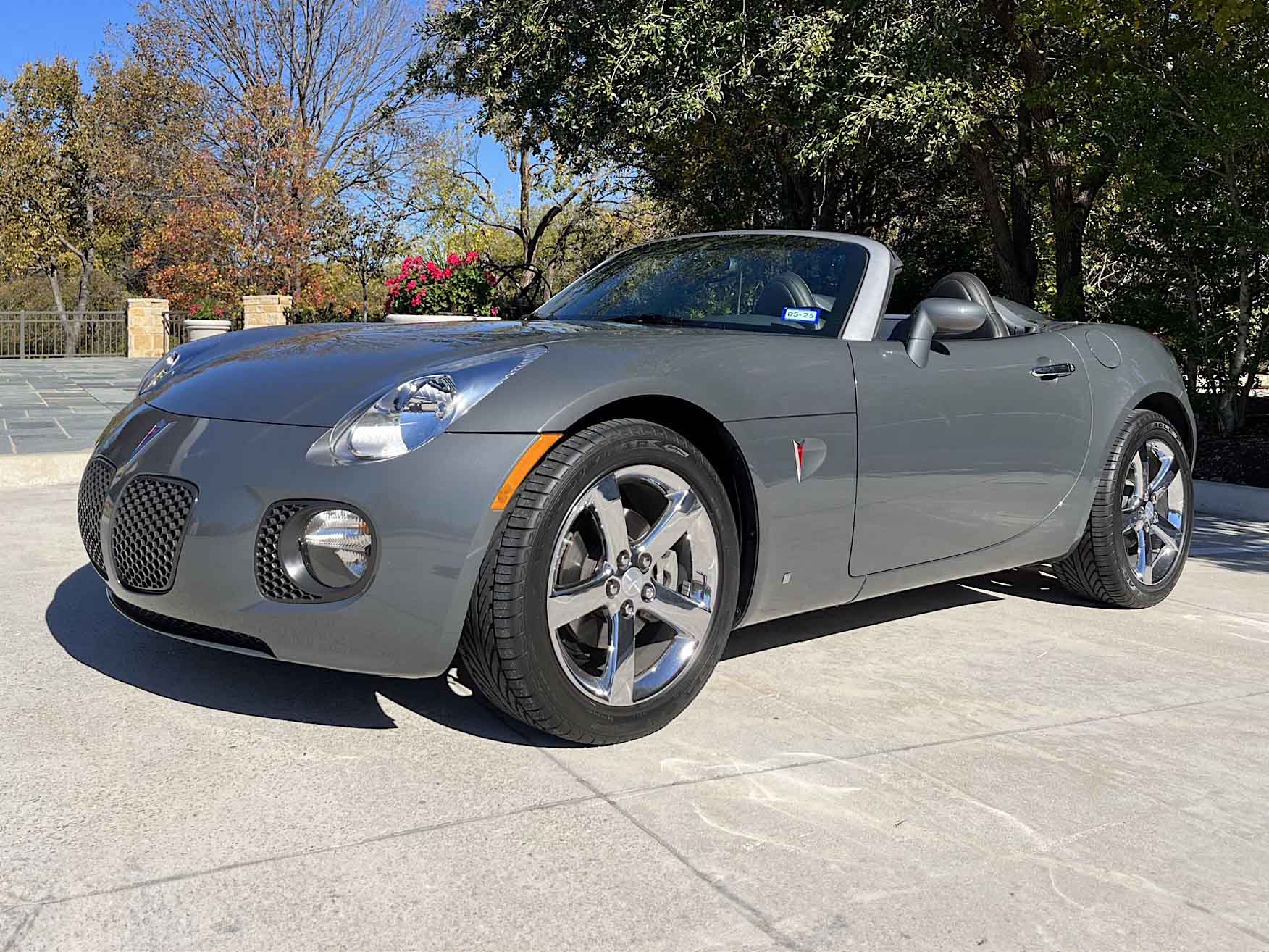 2008 Pontiac Solstice sold for $16,500