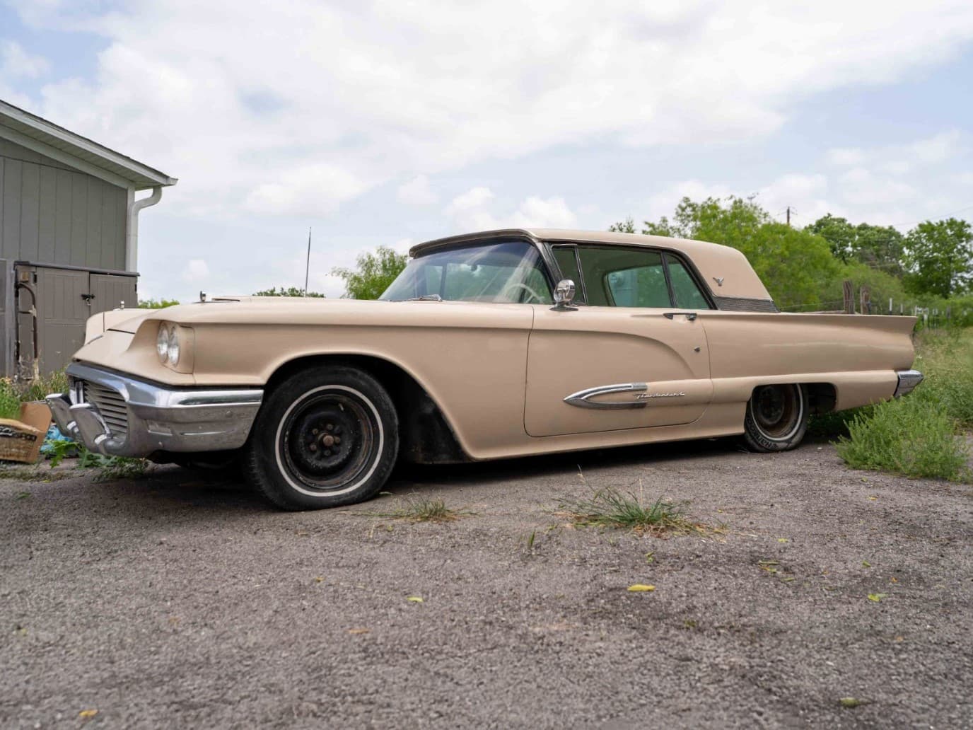 1959 Ford Thunderbird sold for $6,350
