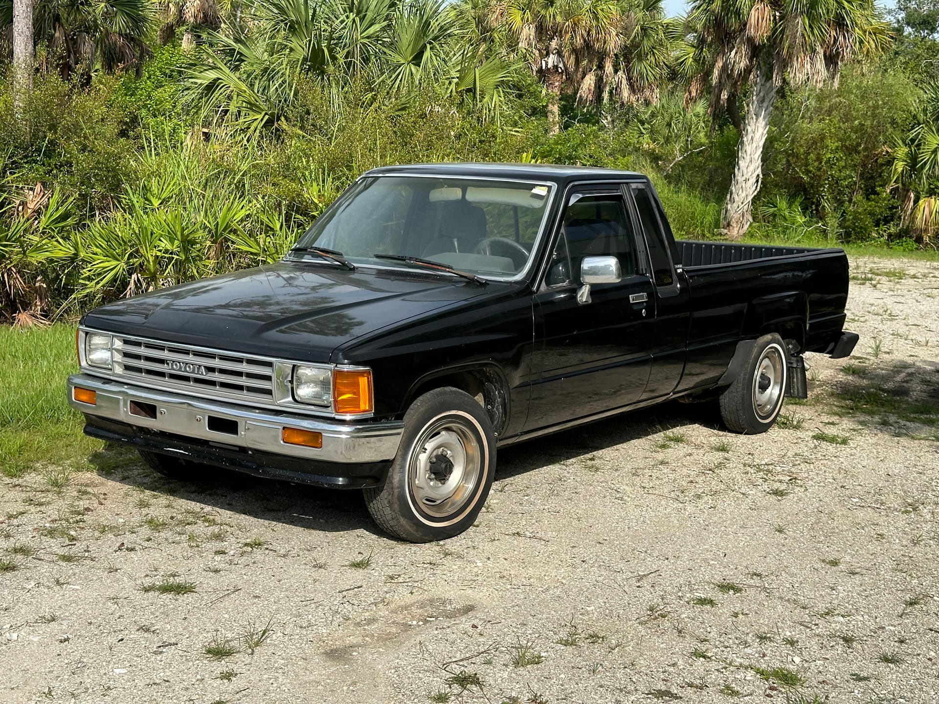 1988 Toyota Pickup sold for $3,800