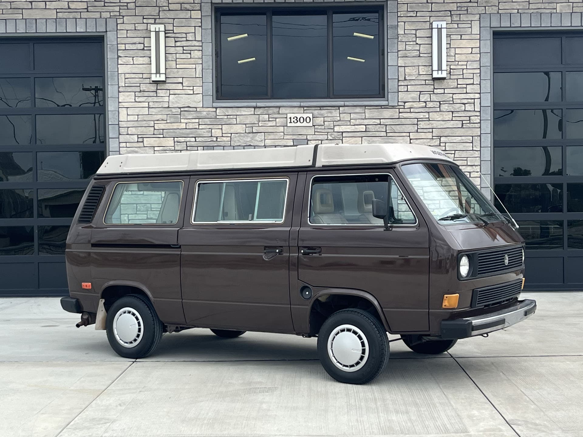 1985 Volkswagen Vanagon sold for $9,750