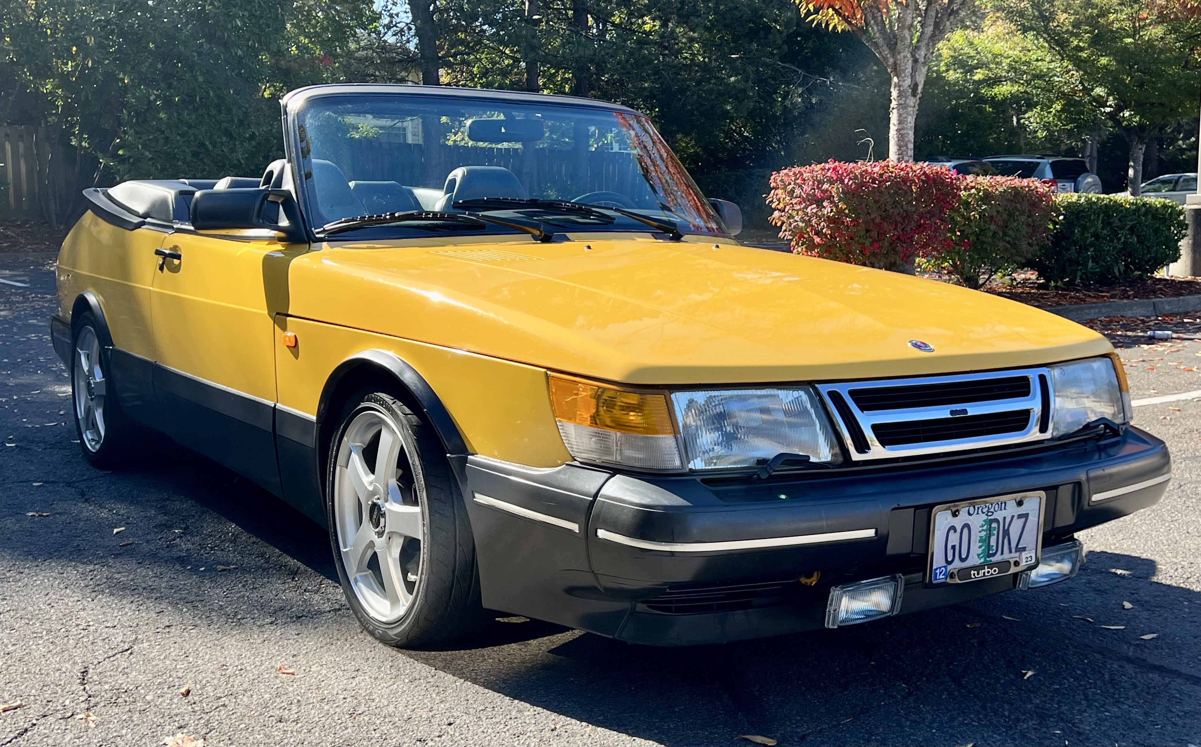 1991 SAAB 900 sold for $13,750