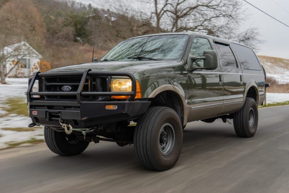 2002 Ford Excursion sold for $19,500