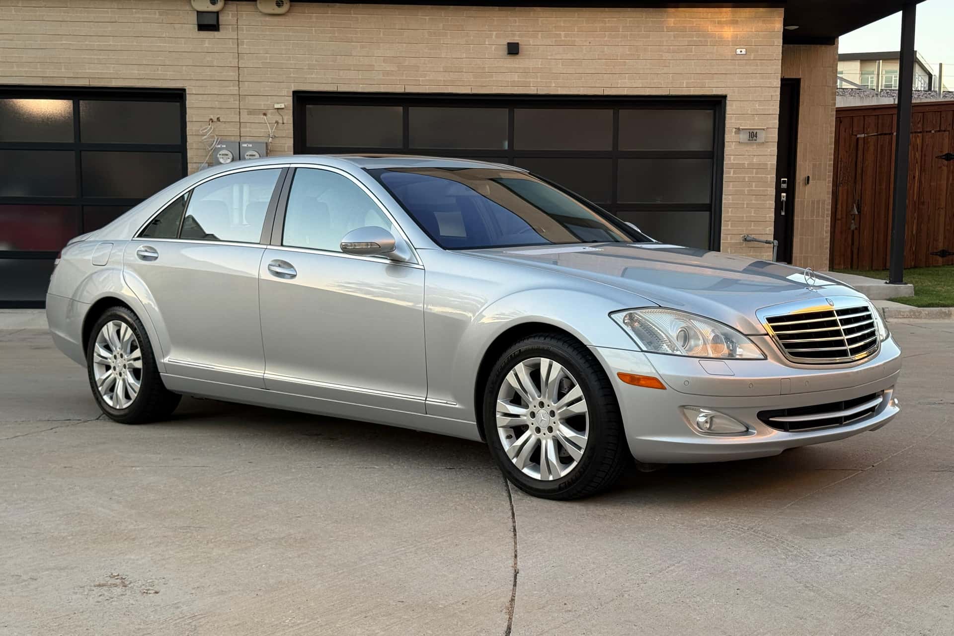 2009 Mercedes-Benz S-Class sold for $17,550