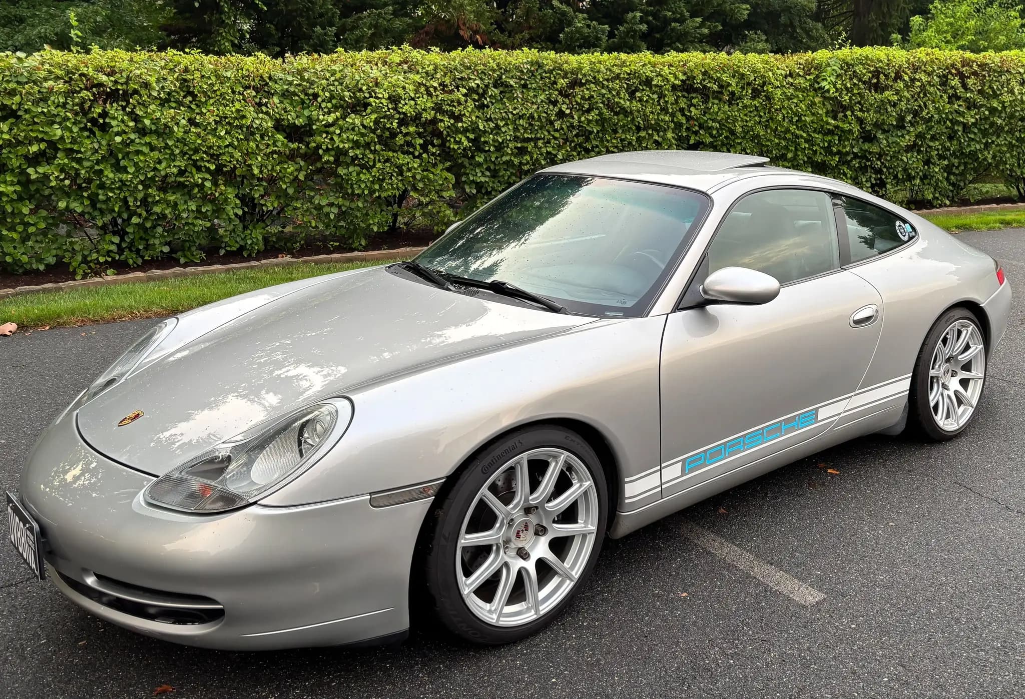 1999 Porsche 911 Carrera sold for $22,750
