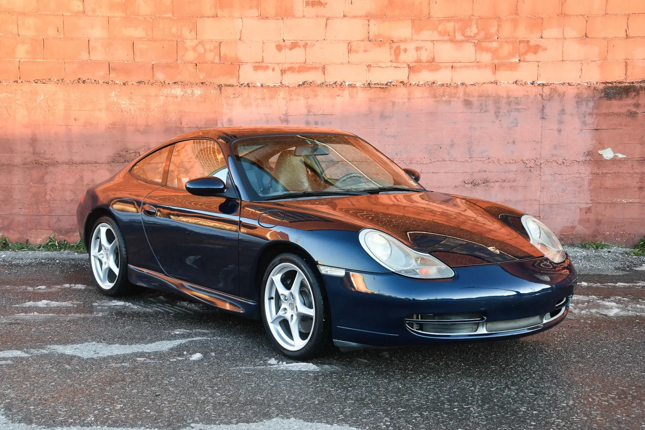 1999 Porsche 911 Carrera sold for $20,500