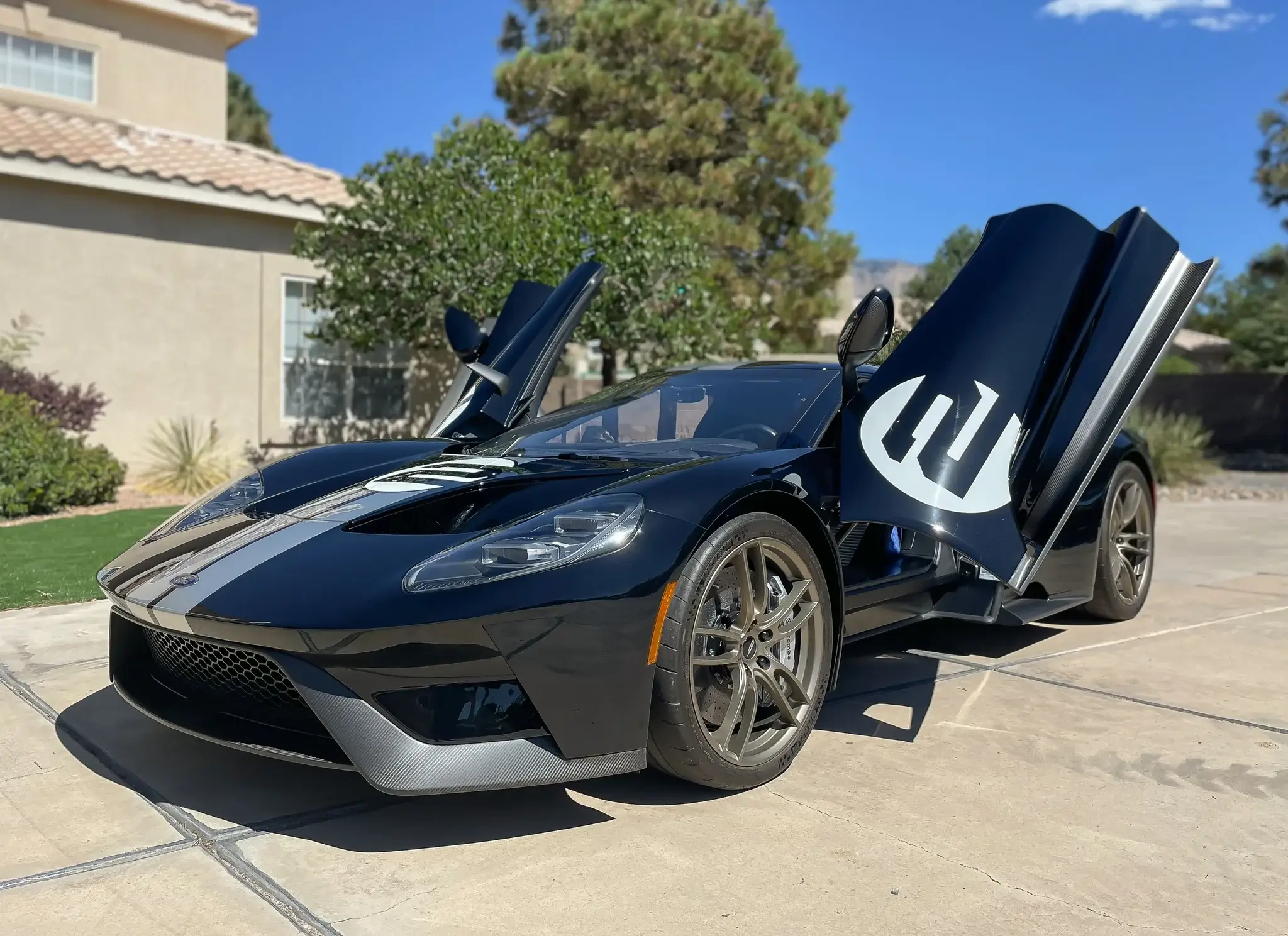 2017 Ford GT sold for $1,000,250