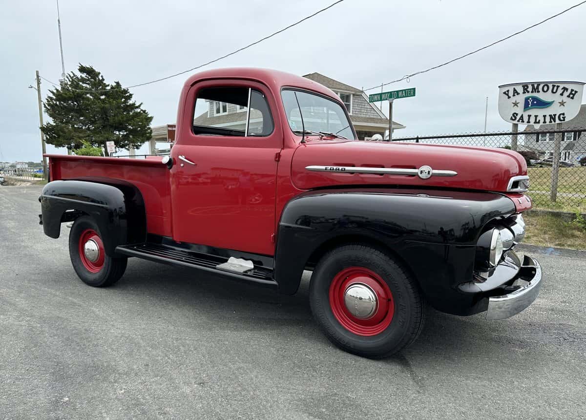 1952 Ford F1 sold for $23,625
