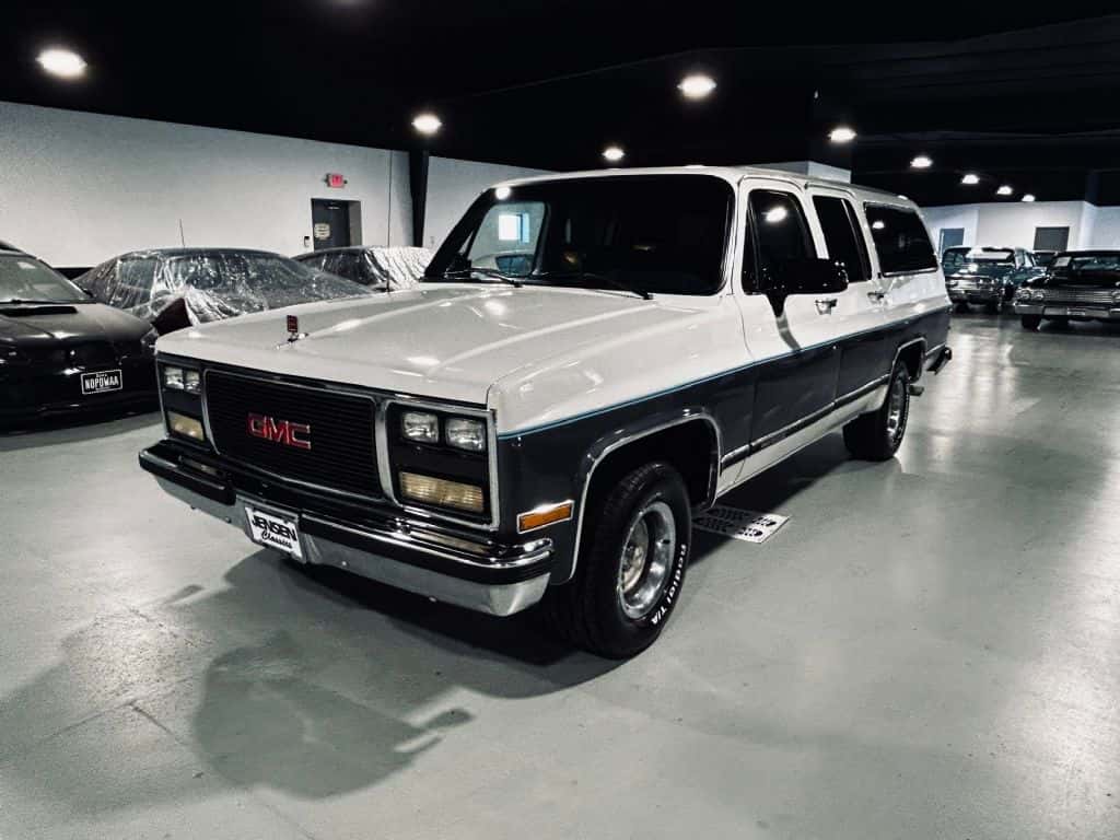 1990 GMC Suburban sold for $27,597