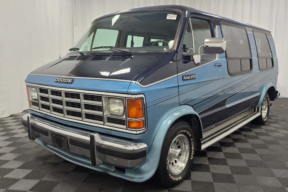 1991 Dodge Ram Van sold for $10,013