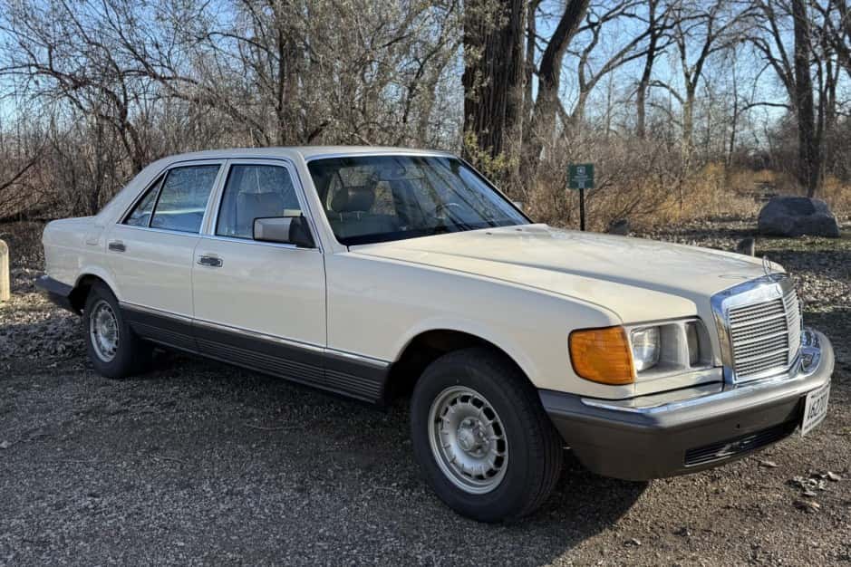 1981 Mercedes-Benz W126 S-Class sold for $6,100