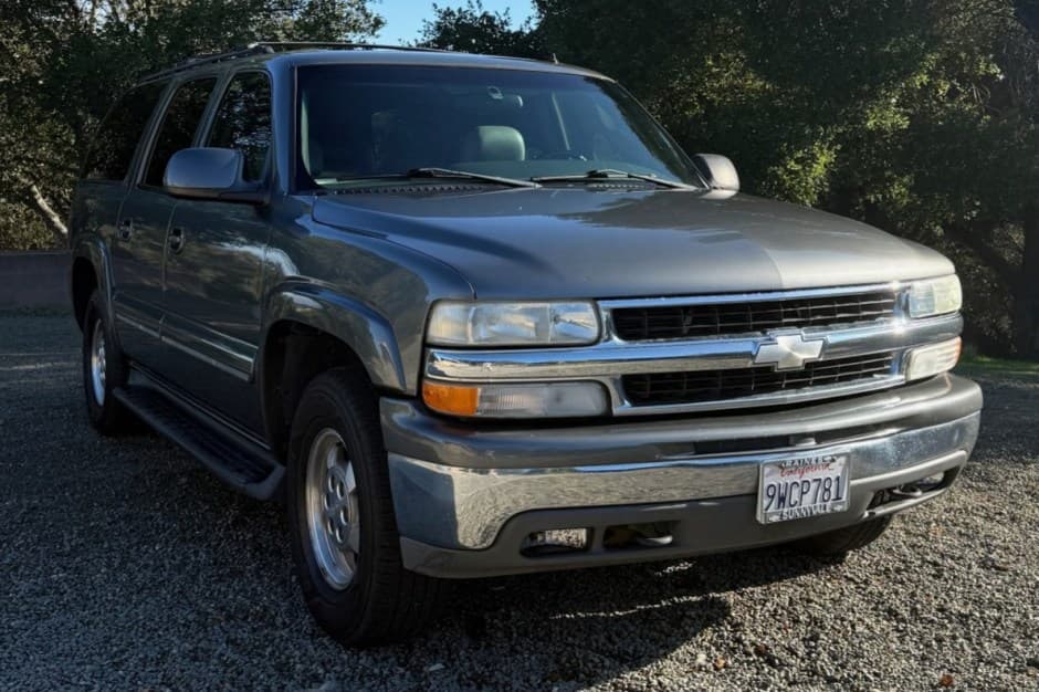 2002 Chevrolet Suburban (GMT800 2000-2006) sold for $3,600