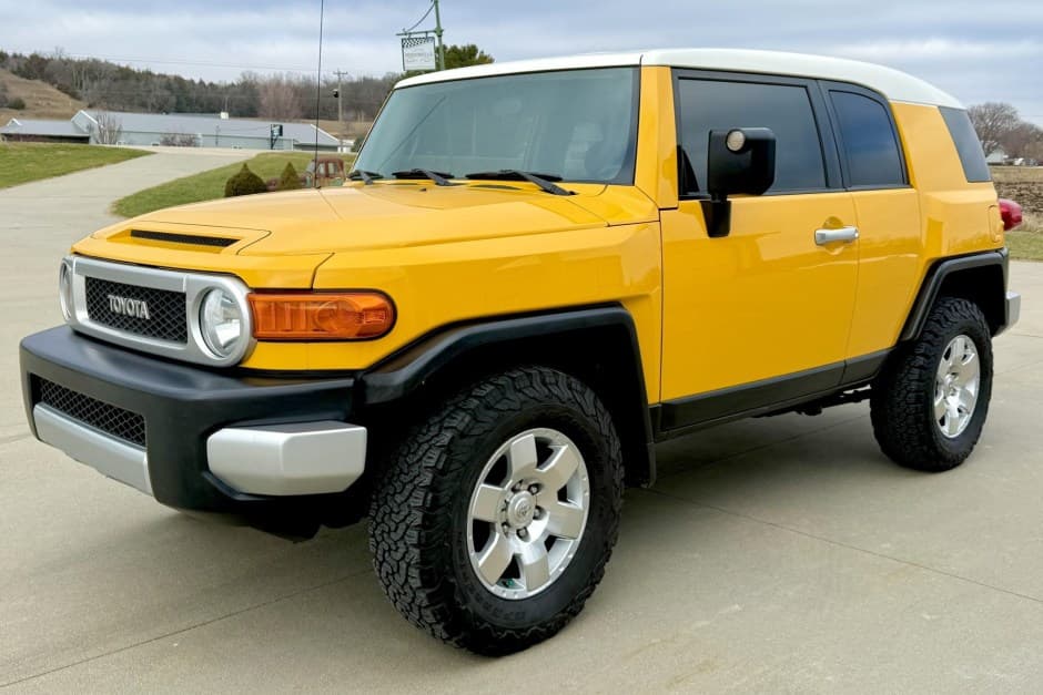2008 Toyota FJ Cruiser sold for $25,000