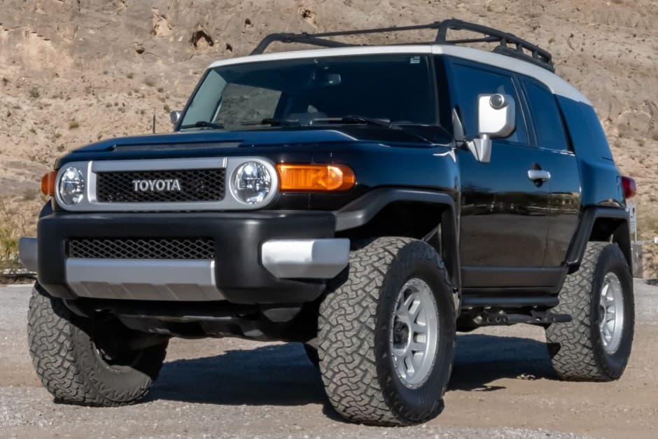 2014 Toyota FJ Cruiser sold for $20,500