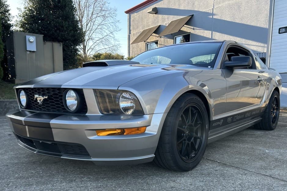 2008 Ford Mustang S197 2005-2014 sold for $18,881