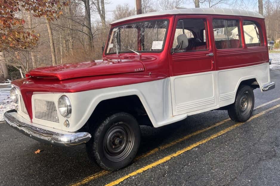 1971 Willys Jeep Wagon sold for $6,800