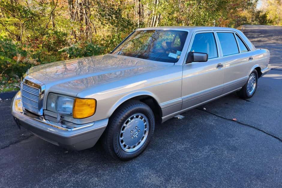 1988 Mercedes-Benz W126 S-Class sold for $17,000